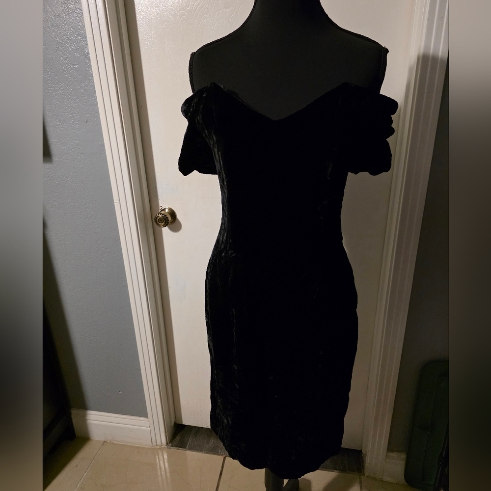 J. R NITES By Caliendo Off The Shoulder Velvet Dress Size 11/12